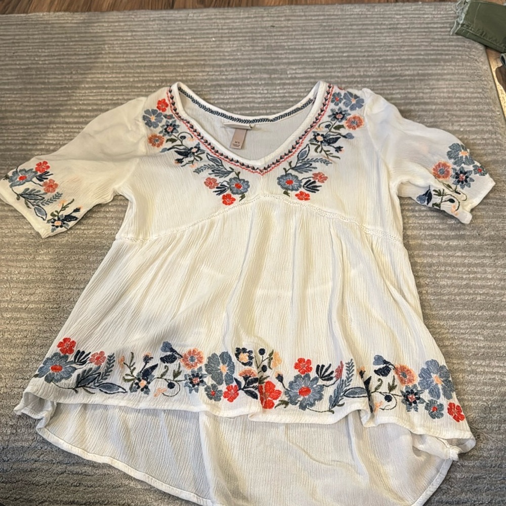 Knox Rose, boho shirt with floral accents, size XS